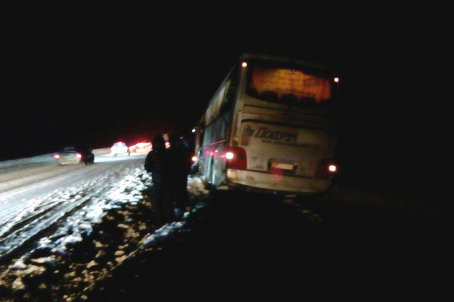 в чебоксарах произошло дтп с участием автобуса и двух иномарок