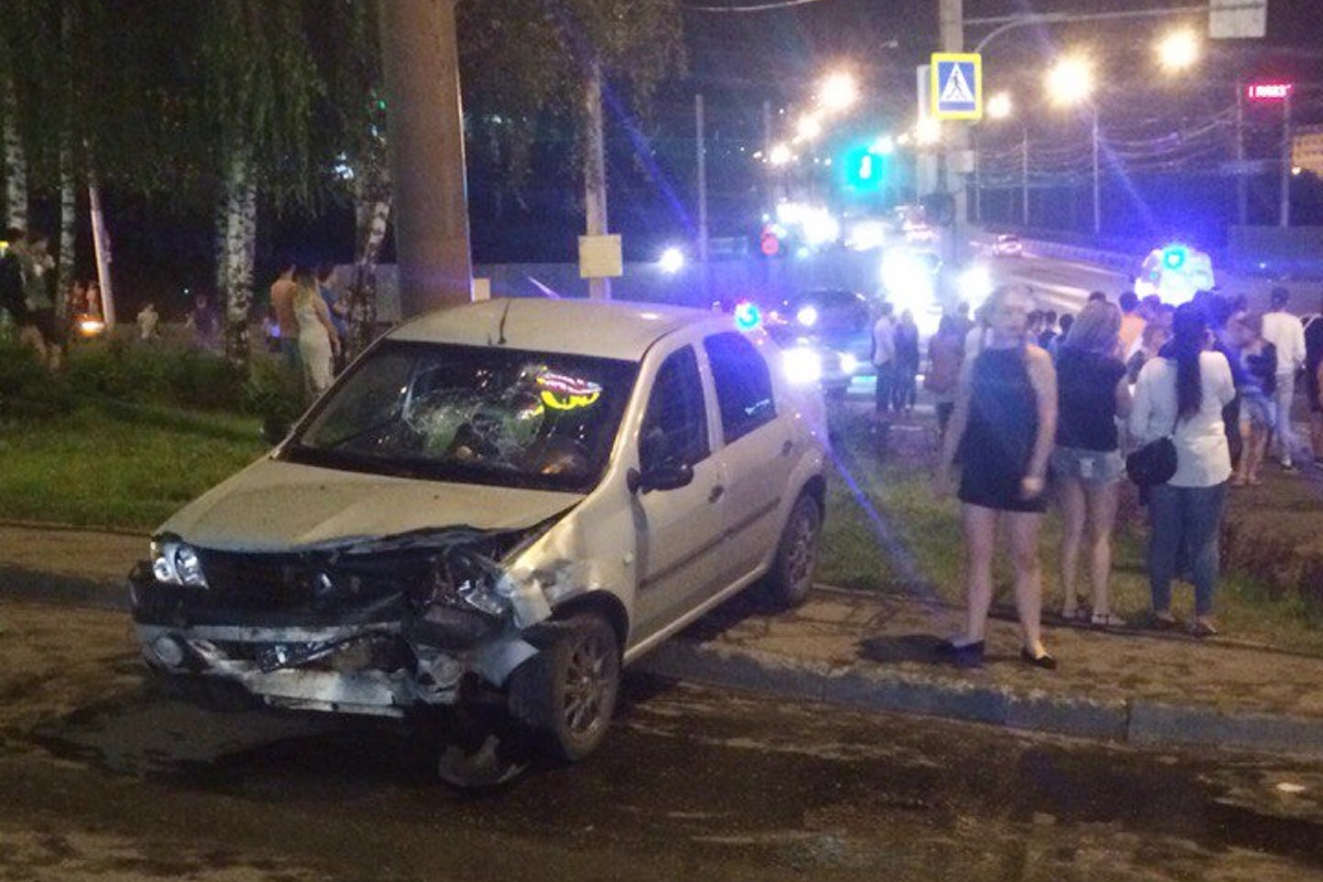 Видео: момент ДТП у Дома Мод, пострадали 8 человек - Чебоксары