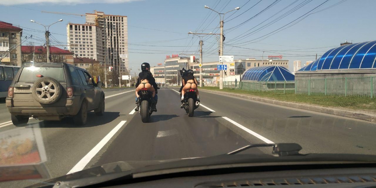 Голые мотоциклистки фото