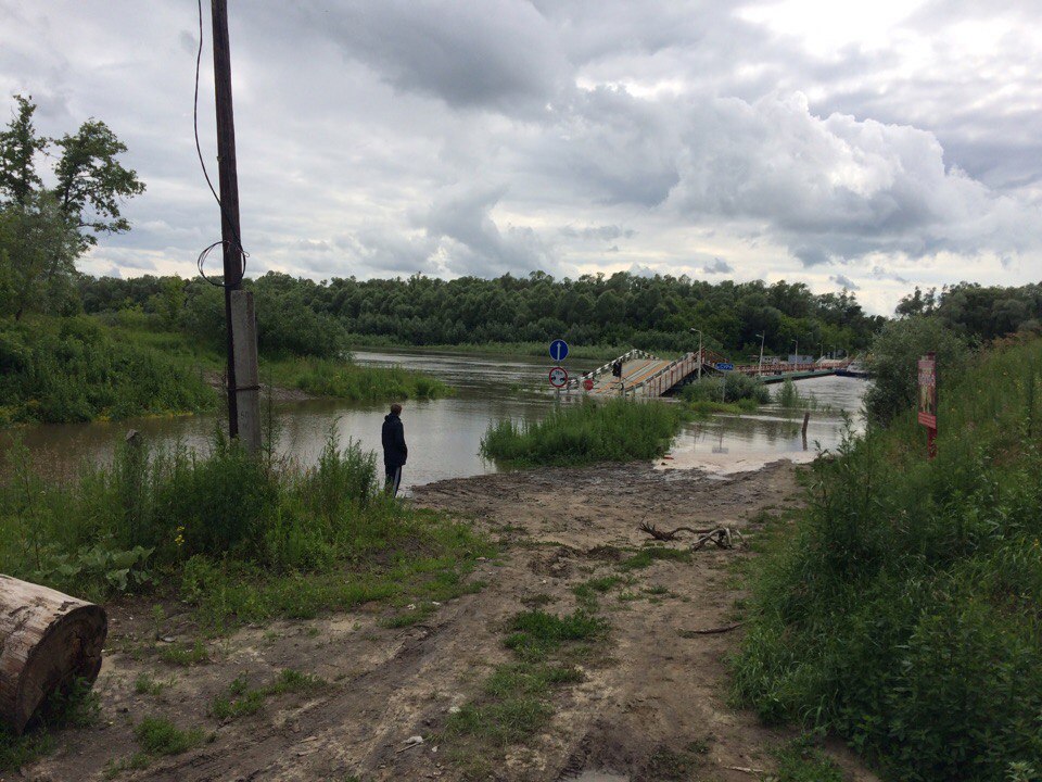 Сура шумерля. Шумерля Сура Понтонный мост. Дамба Шумерля. Понтонный мост через суру в Шумерле.