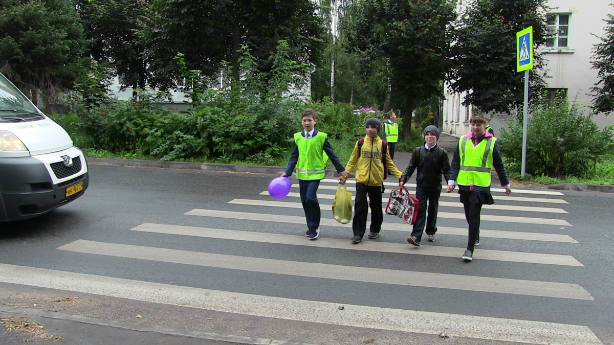 Фото дети переходят дорогу