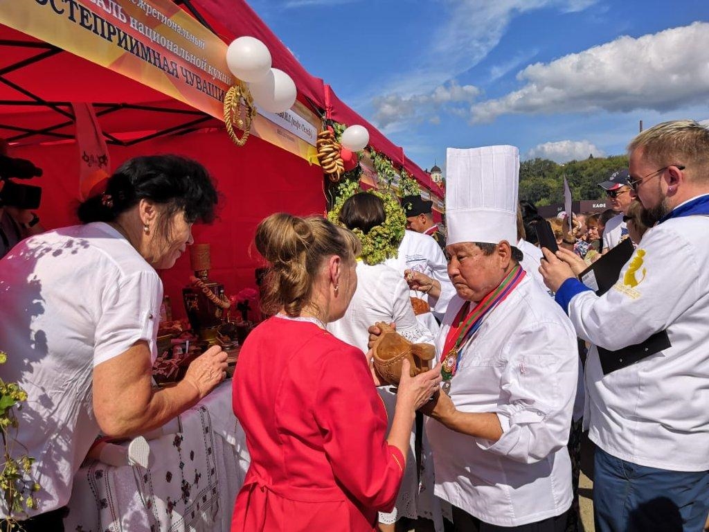 Попробовать не получится: фестиваль национальной кухни в этом году проведут онлайн